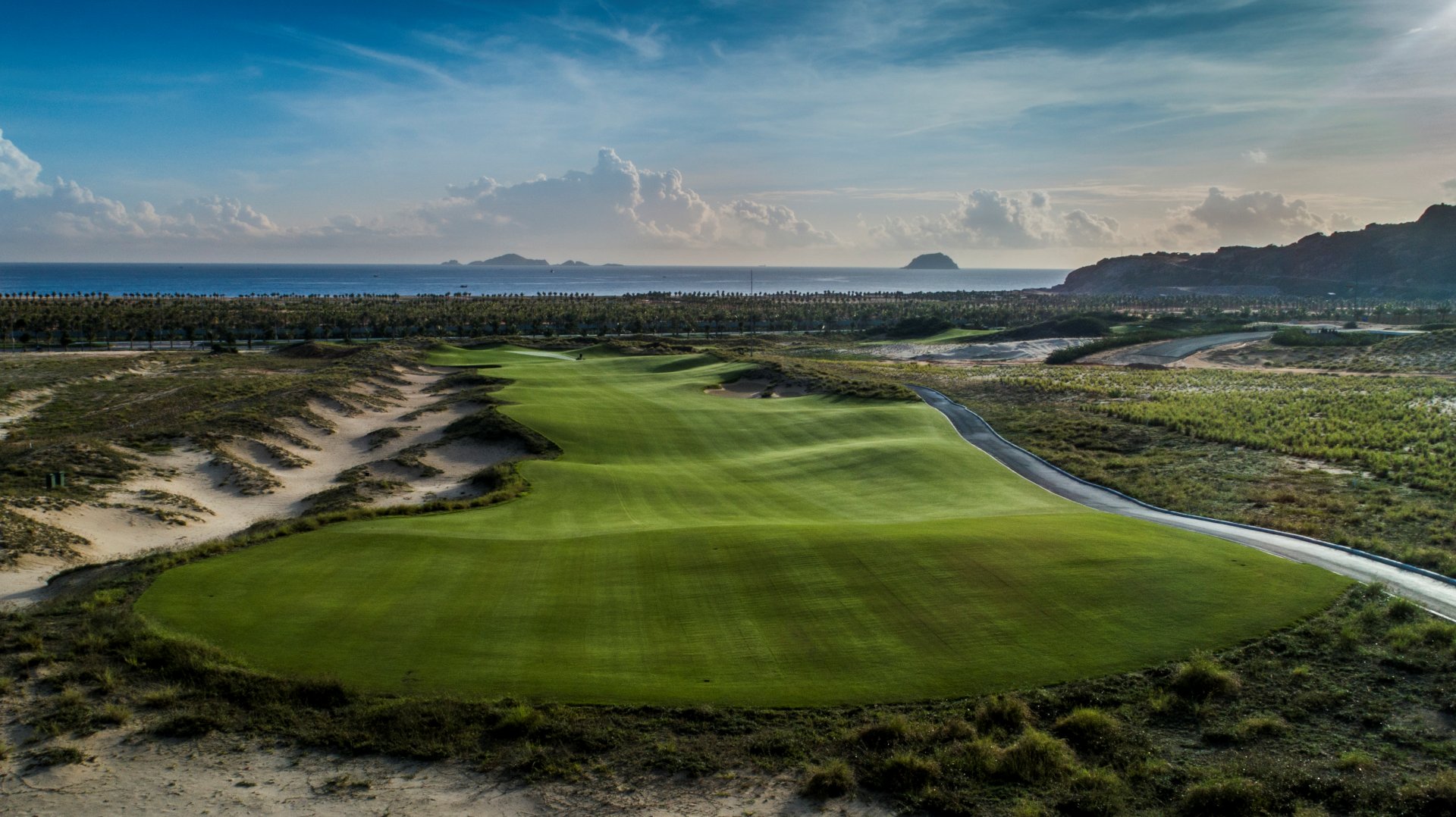 Tận hưởng kỳ nghỉ 30-4 - 1-5 tại Wyndham Grand KN Paradise Cam Ranh 2 KN Golf Links Cam Ranh