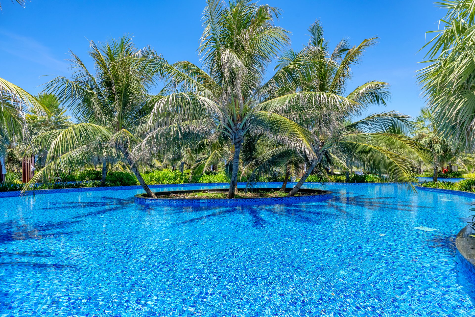 Kn Pool 48
